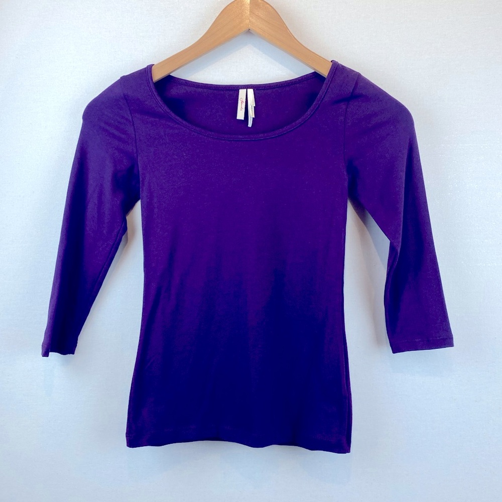 Frenchi scoop neck 3/4 sleeve tee NWOT ✨💜